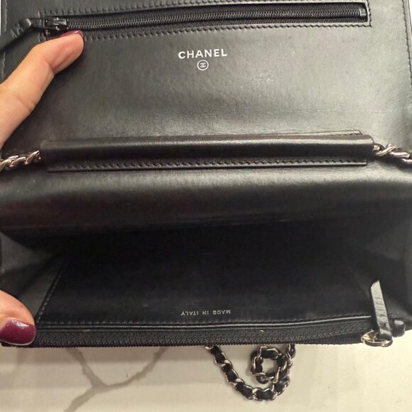 Chanel Wallet on Chain (WOC) – Black Caviar with Embossed CC Logo - Picture 7 of 9
